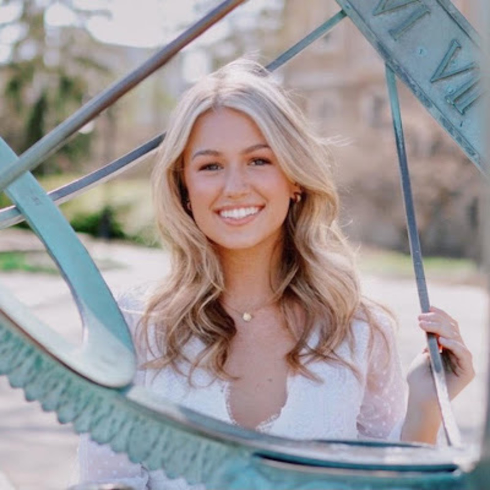 Meet your Posher, Kira